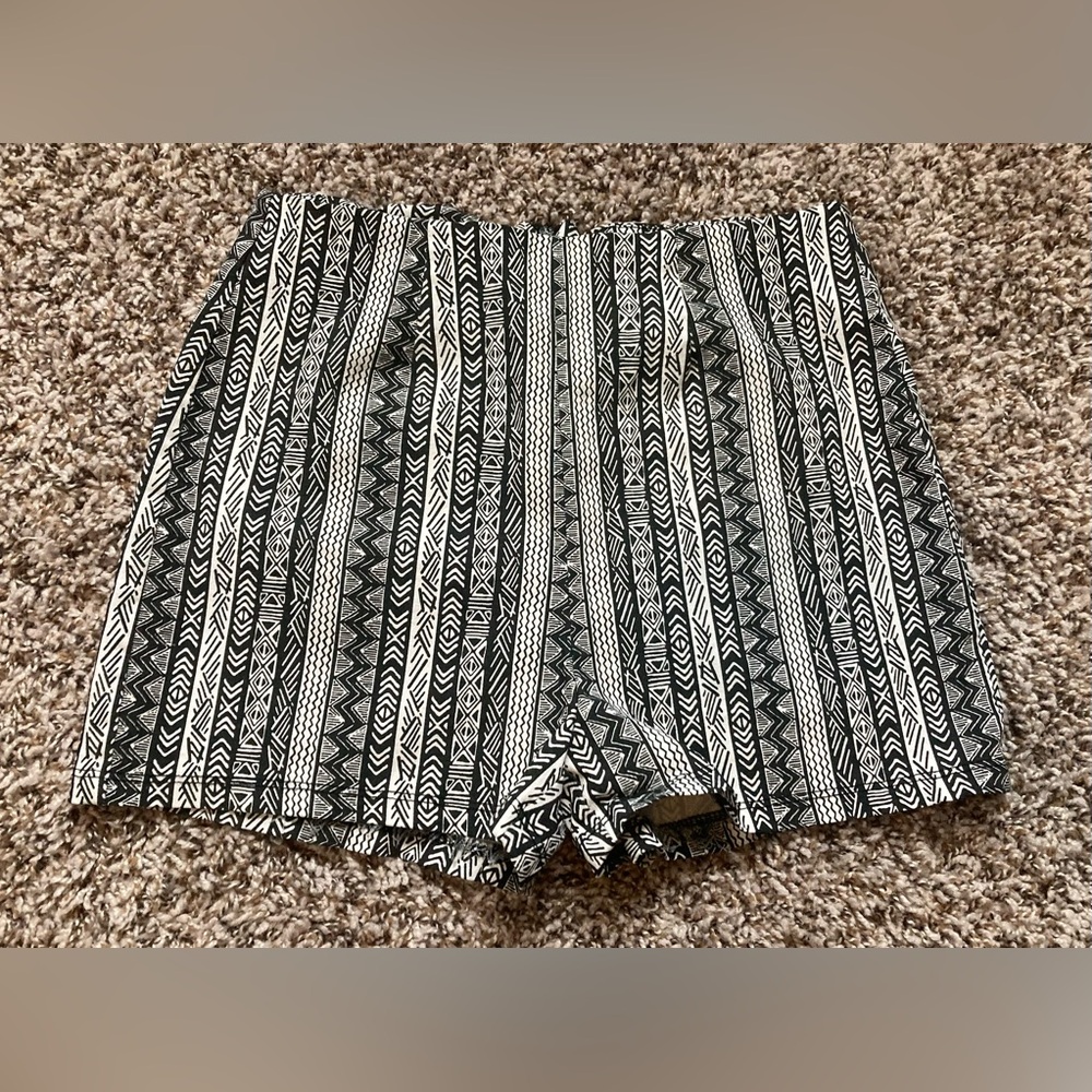 Kirra by PacSun Striped Aztec High Rise Shorts